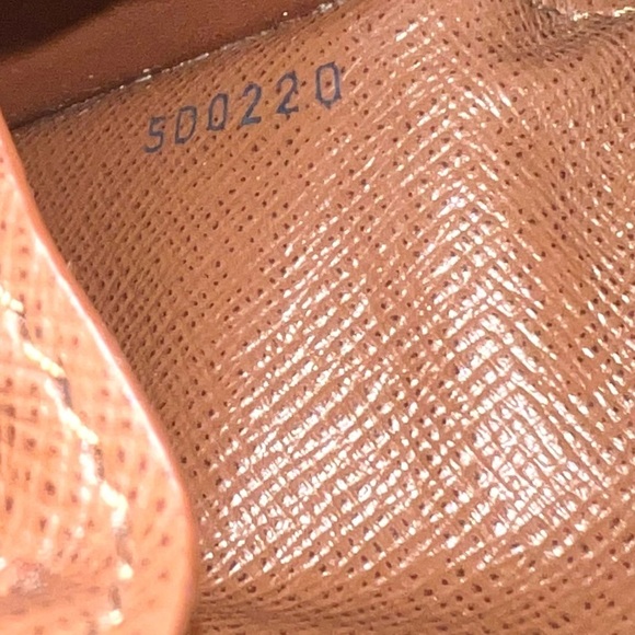 Louis Vuitton Classic Monogram Unisex Small Pocket Organizer Wallet - Picture 12 of 12